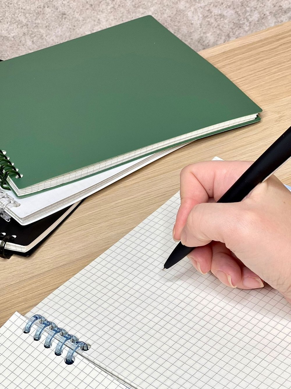 Блокнот квадратный в клетку 60л 195х210 мм св.желтый (8808-020)