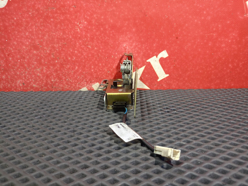 Замок двери правый