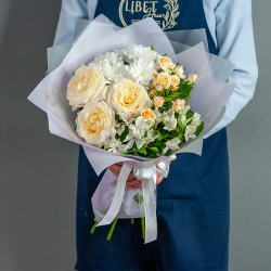 Сборный букет с пионовидной розой