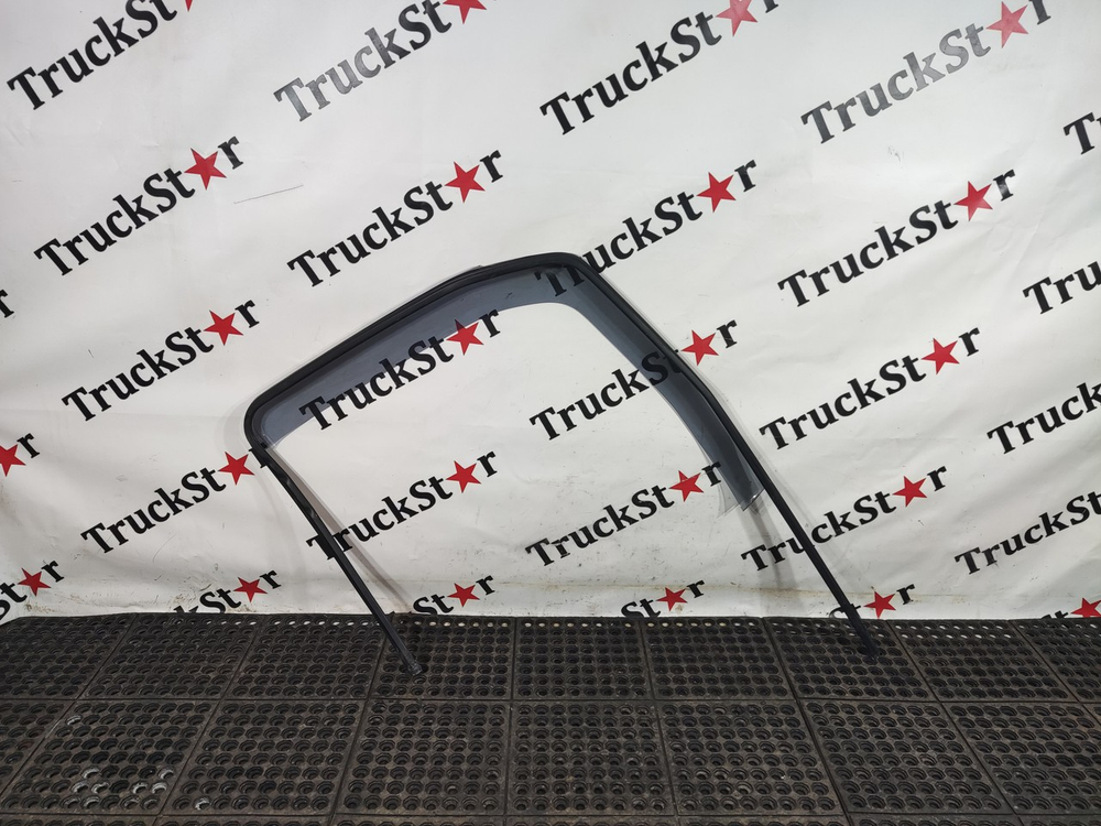 Уплотнитель стекла двери левой