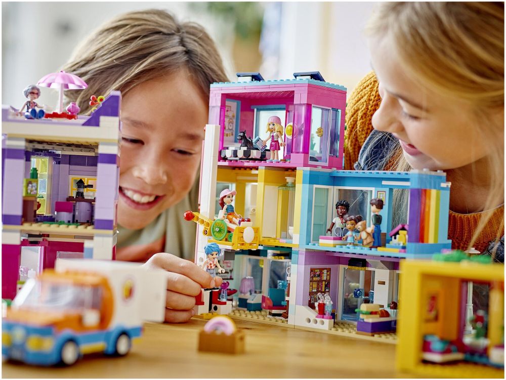 Конструктор LEGO Friends 41704 Большой дом на главной улице