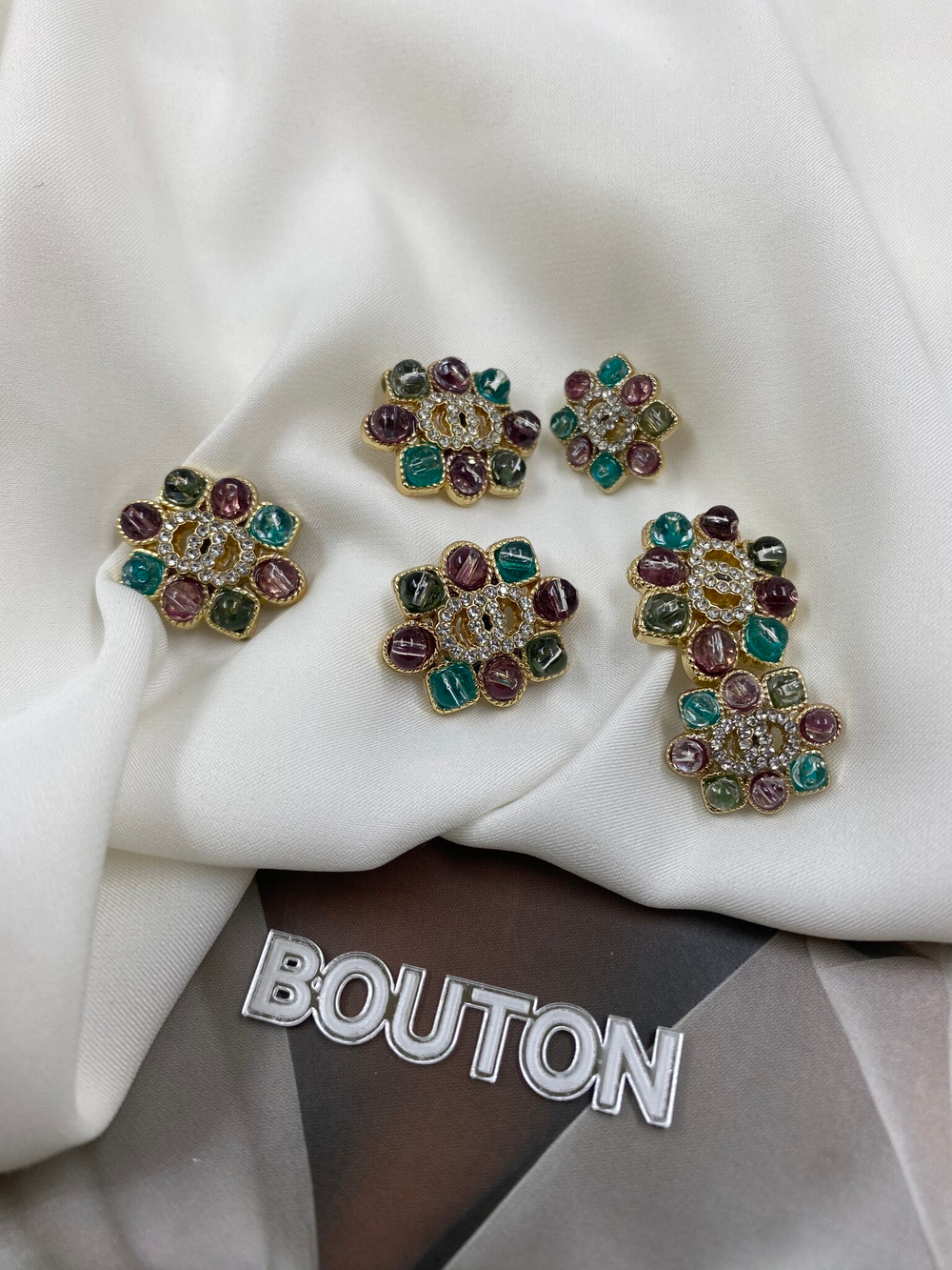 Пуговицы Шан. в форме цветка с розовыми и зелеными стразами