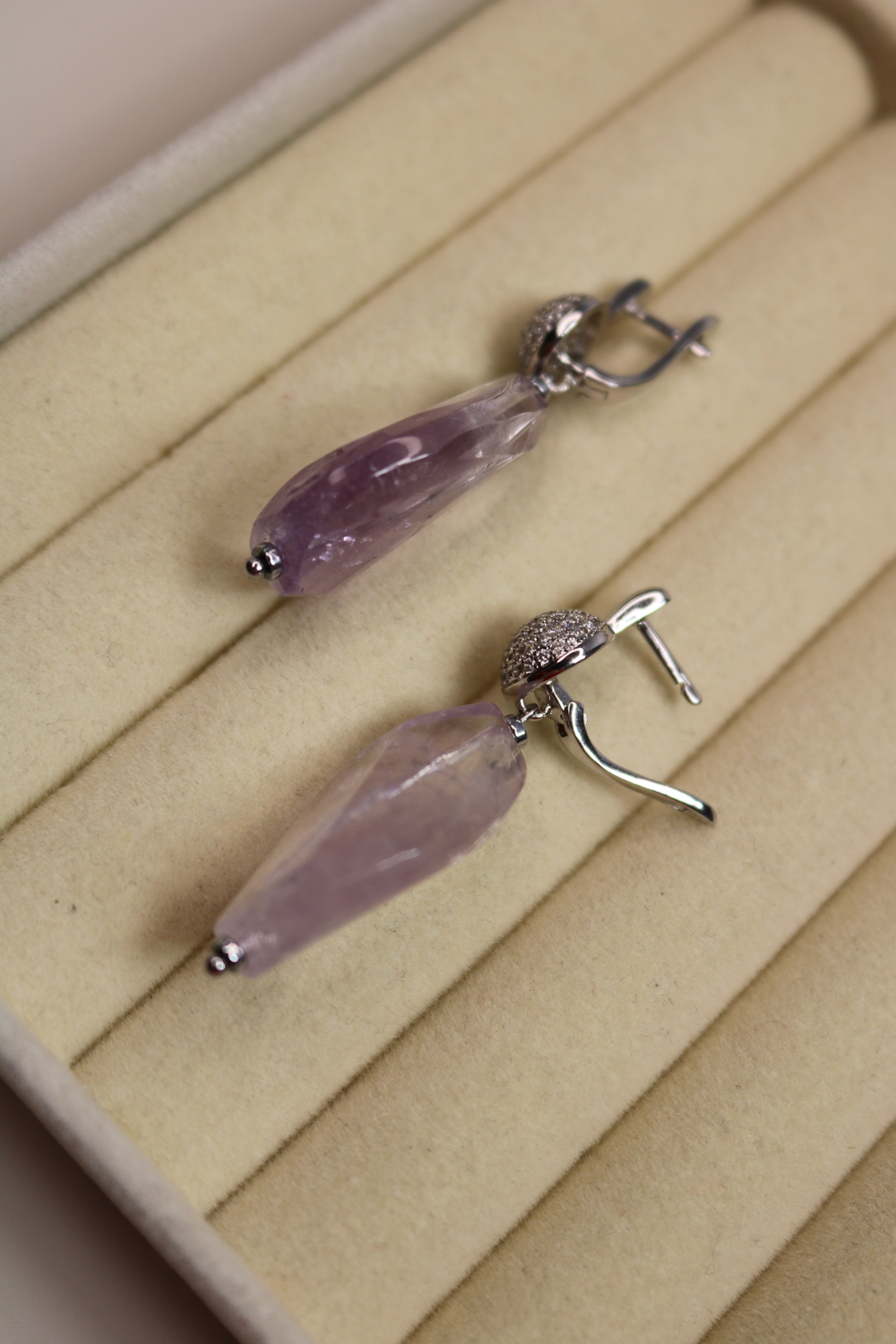 Серьги с крупным аметистом «Лиловый акцент»