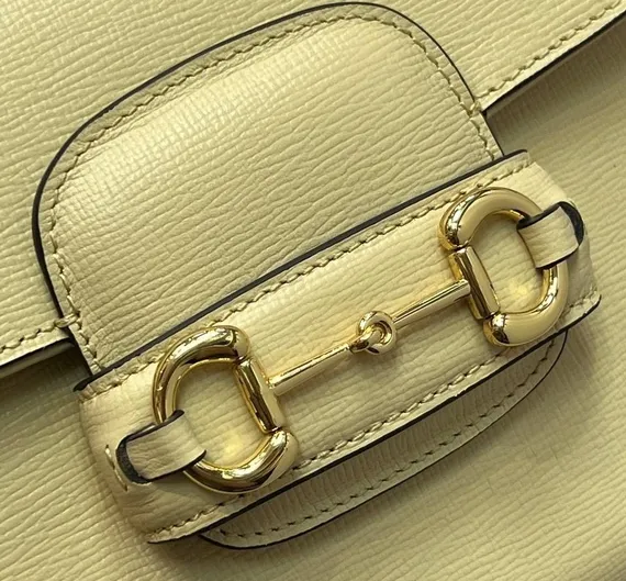 Женская мини-сумка Gucci Horsebit 1955 бежевый