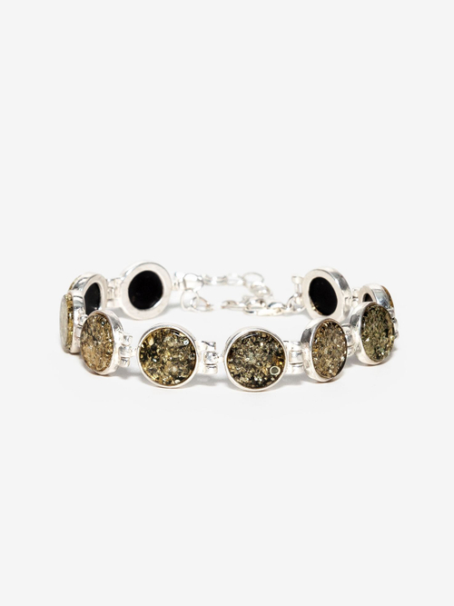 Браслет с натуральным зеленым янтарем в бижутерной оправе