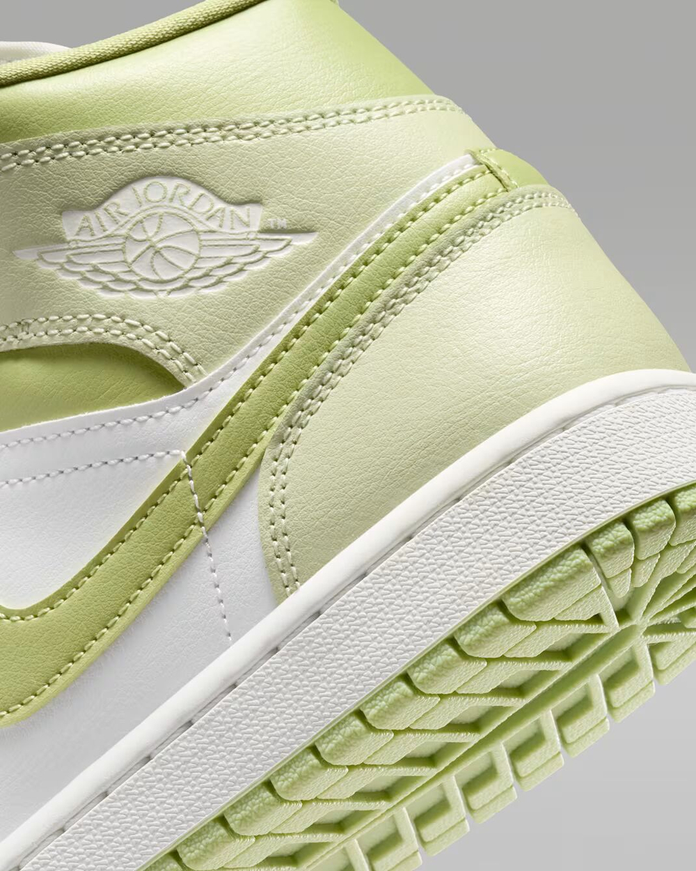 Air Jordan 1 Mid Женская обувь - NIKE