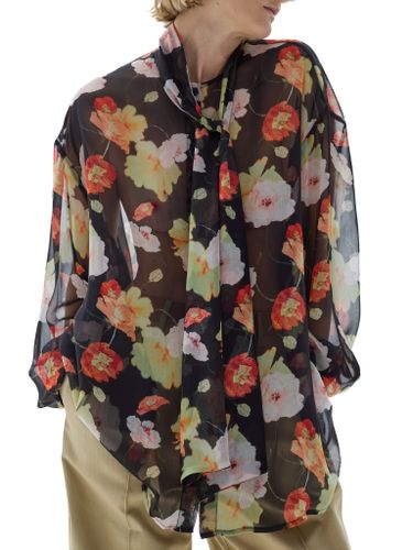 Шифоновая блузка в цветах с воротником-аскот