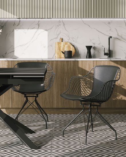 Кресло металлическое  Thor  черное с черной подушкой