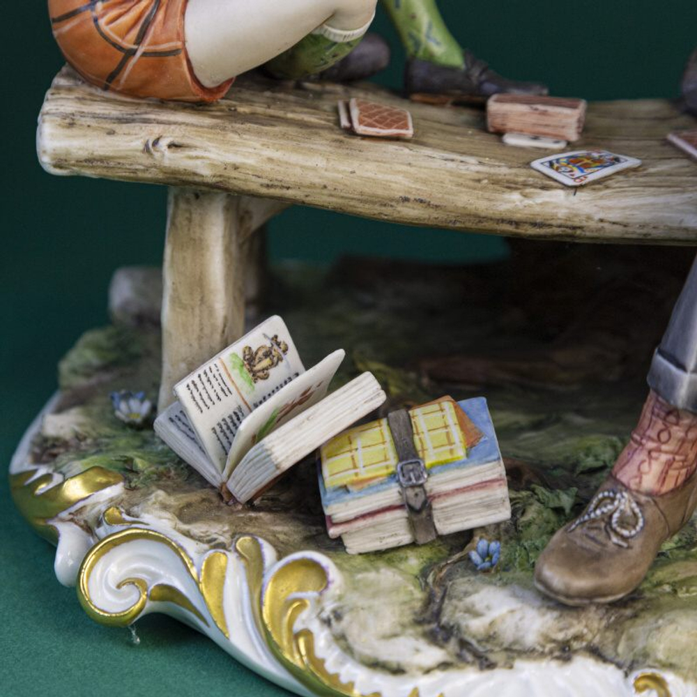 Фарфоровая мануфактура Capodimonte «Игра в карты»