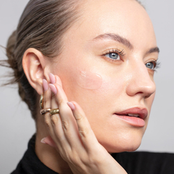 Antipodes Baptise H₂O Ultra-Hydrating Water Gel - легкий гелевый увлажняющий крем для лица /   60  ml  / GTIN 9421905119856