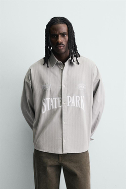 ZARA РУБАШКА В ПОЛОСКУ С КОНТРАСТНОЙ ВЫШИВКОЙ, СЕРЫЙ