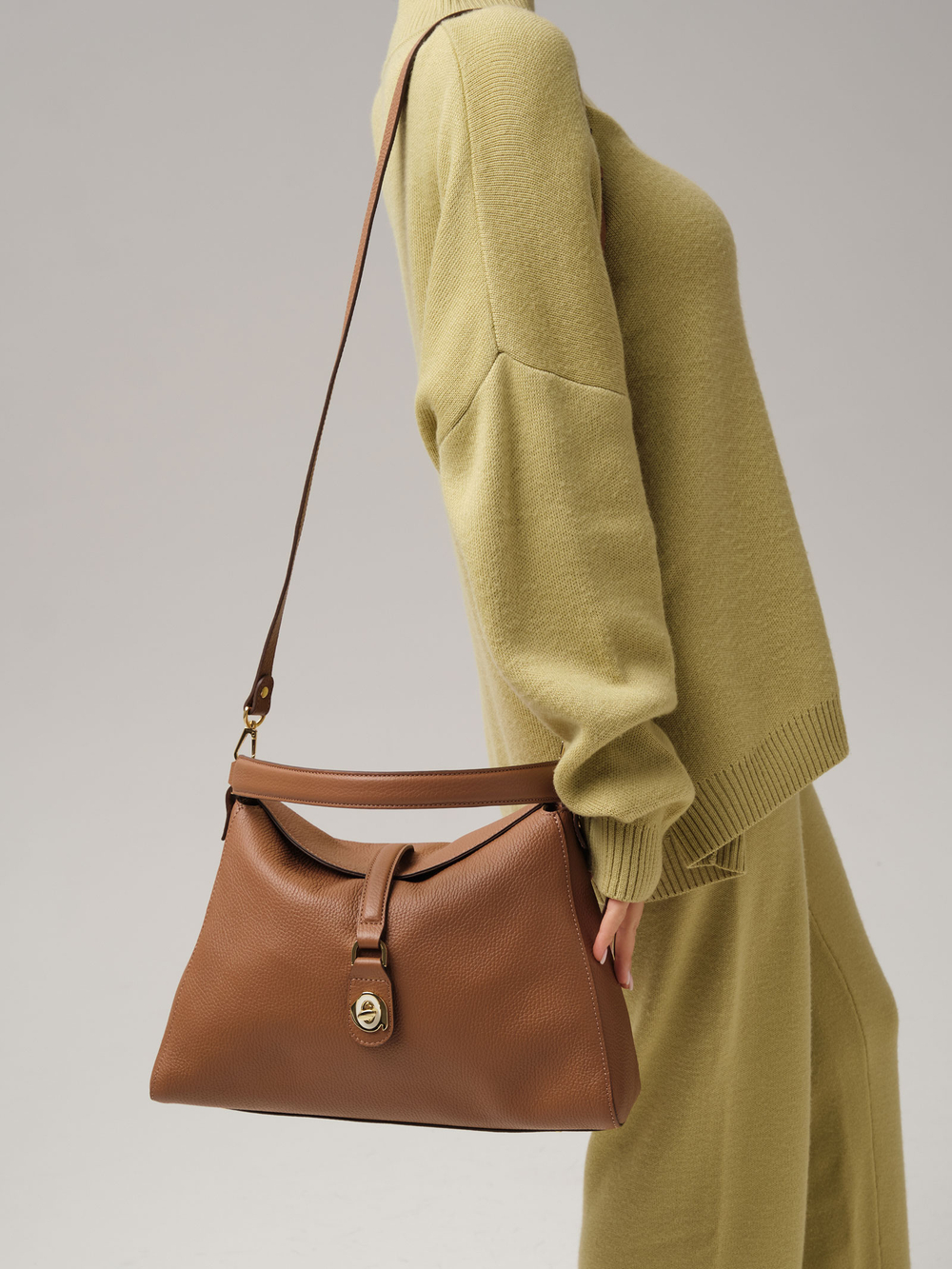 Кожаная сумка Azaro 30956 орех