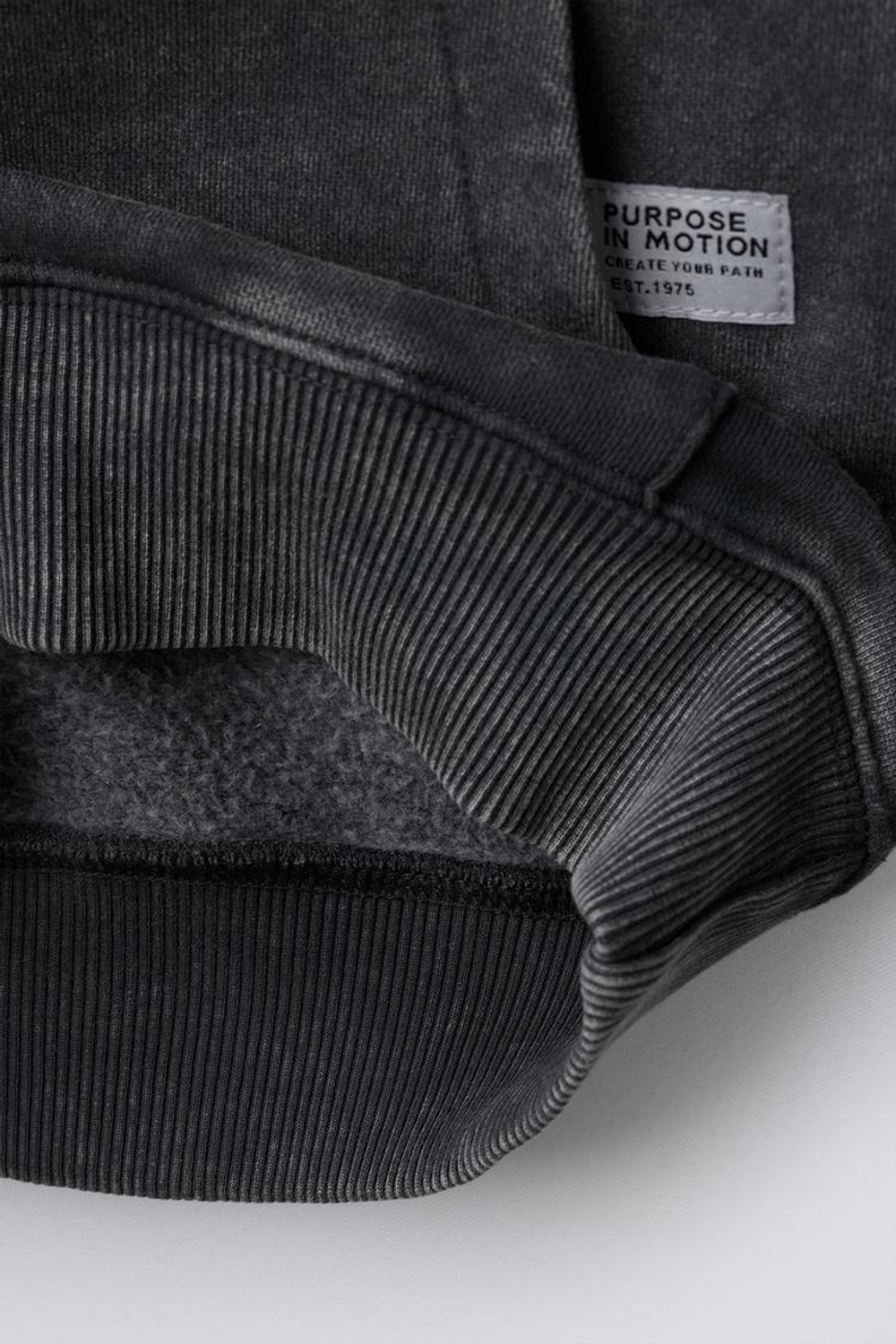 ZARA ХУДИ С ЭФФЕКТОМ ПОТЕРТОСТИ И ПРИНТОМ «ГРАФФИТИ», ТЕМНЫЙ АНТРАЦИТ