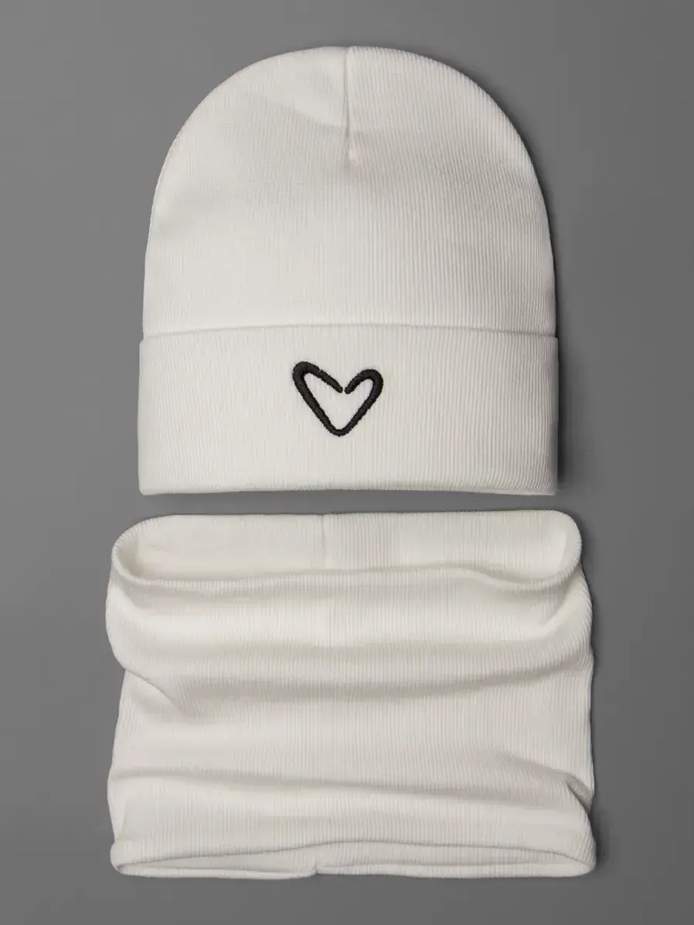 Шапка для девочки на осень