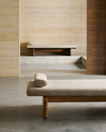 Кушетка Topaz из из бежевого шенилла с массивом ясеня в натуральной отделке 200 см