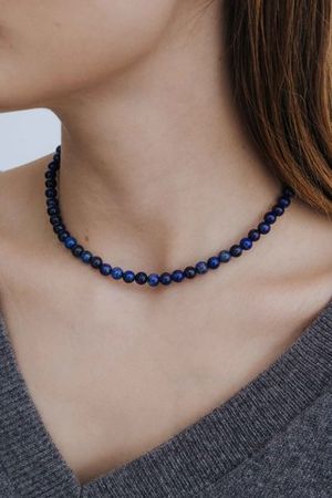 Колье  из бусин камня  ( lapis lazuli )