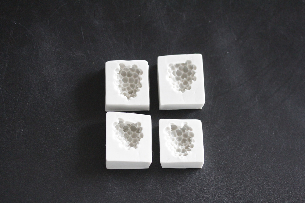 Молд силиконовый - вайнер Ежевика 2 ягоды