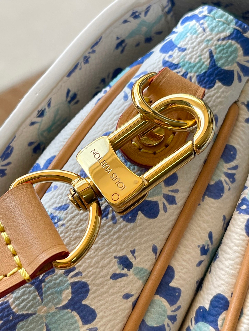 Louis Vuitton Pochette Metis
