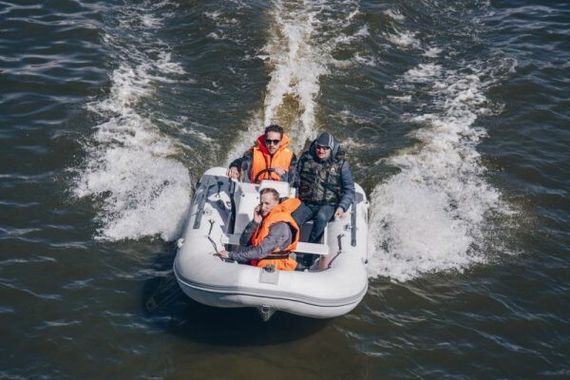 Жестко-надувная лодка Адмирал RIB 410 (с консолью)