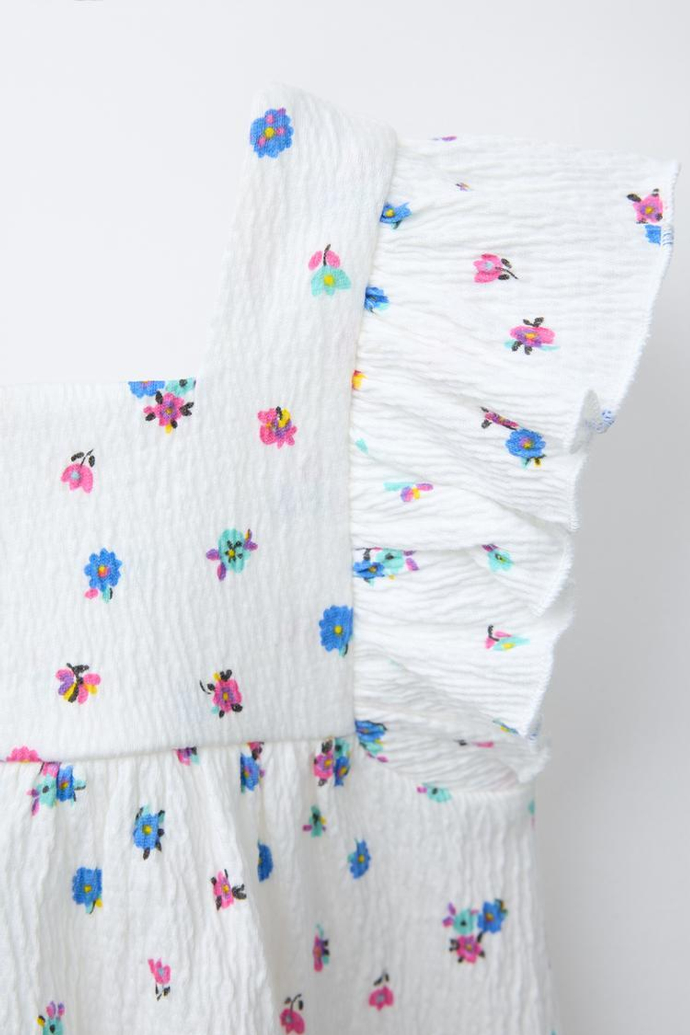 ZARA ФУТБОЛКА ИЗ РЕЛЬЕФНОЙ ТКАНИ С ЦВЕТОЧНЫМ ПРИНТОМ, ЭКРЮ