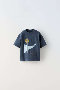 ZARA ФУТБОЛКА ИЗ ТКАНИ С ПРИНТОМ, МОРСКОЙ СИНИЙ