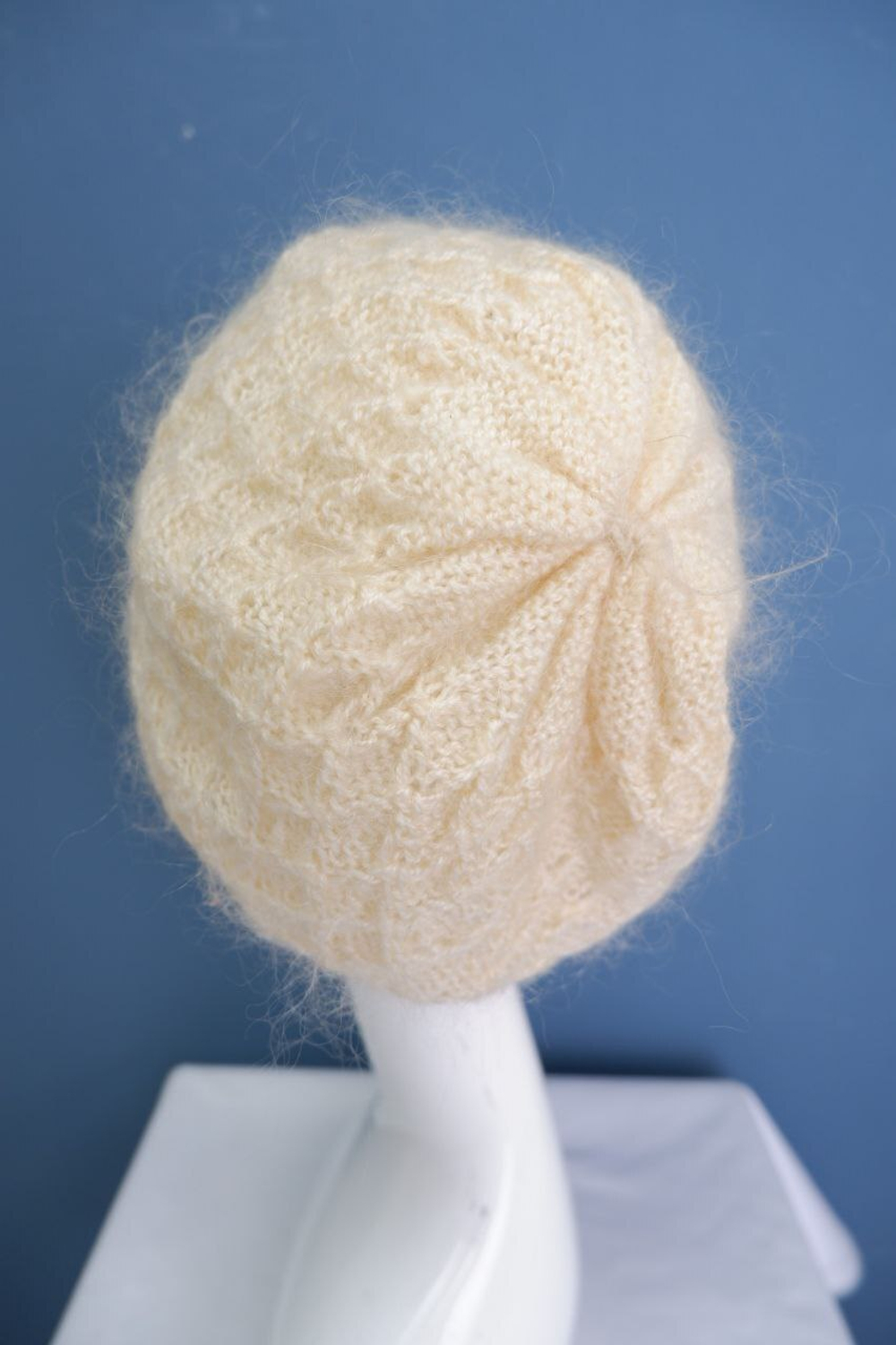 Шапка светлая шерстяная
