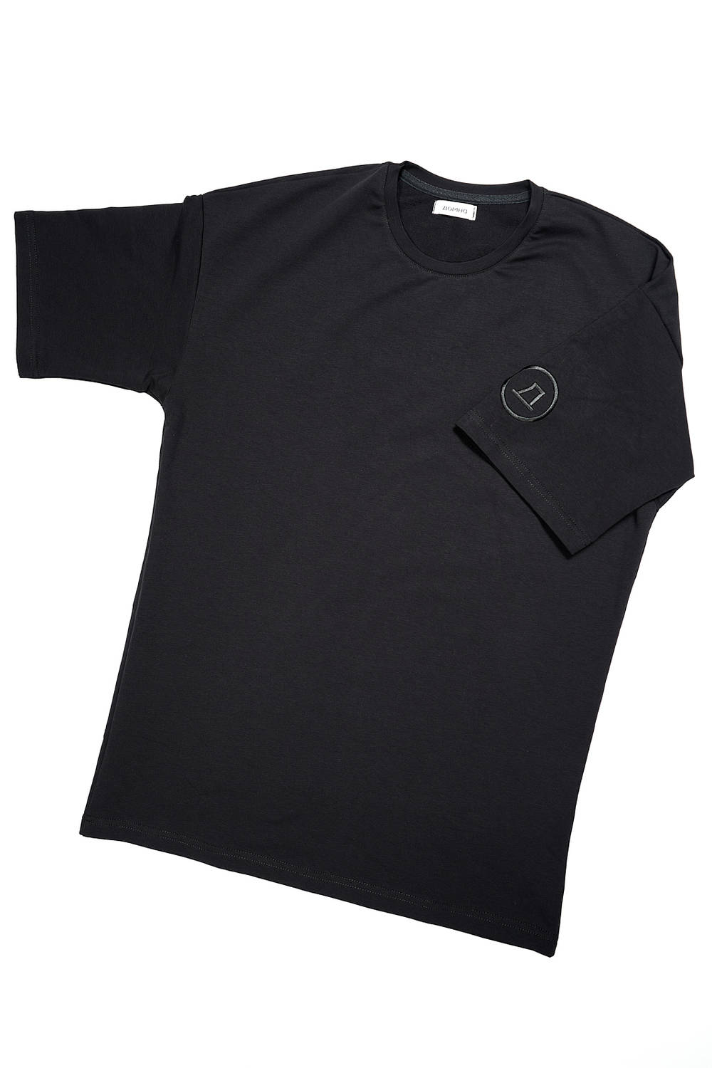 Футболка оверсайз с вышивкой на рукаве