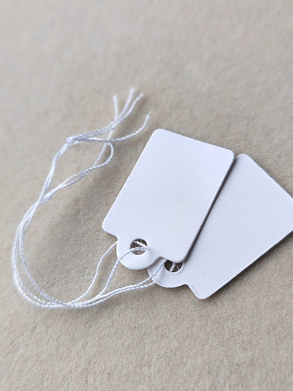 00525 Ценники, белый картон, 25*15 мм, 10 шт