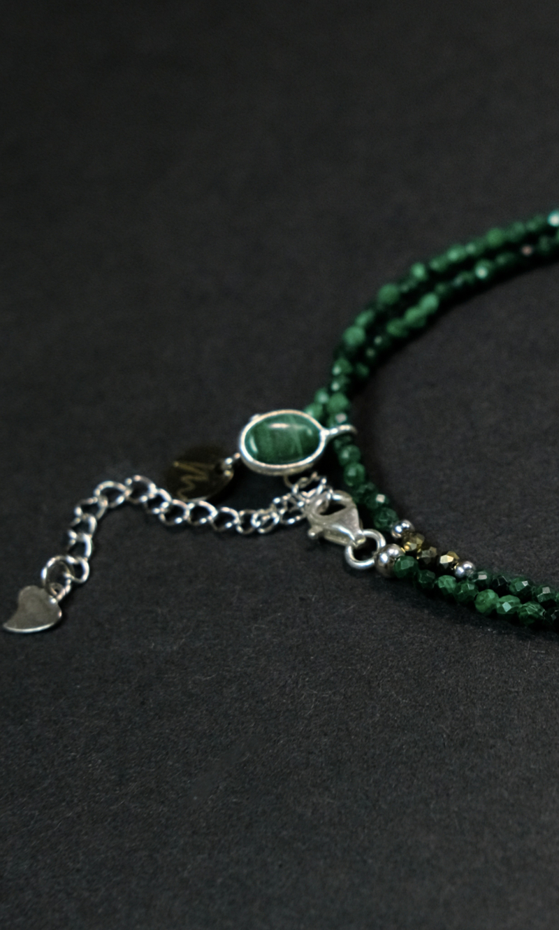 Чокер "Memo Hint" из малахита и пирита, с подвесом из малахита 35 см