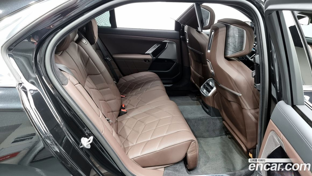 BMW 7 Series (G70) 740i sDrive M Sports (08.2023)