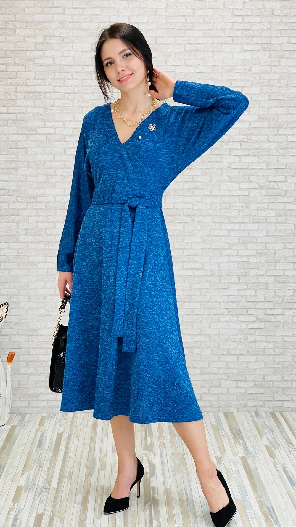 Женственное платье из приятного меланжевого трикотажа