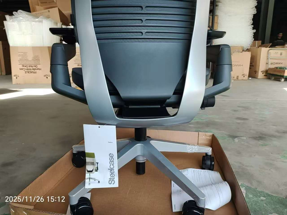 Steelcase Gesture Graphite с подголовником