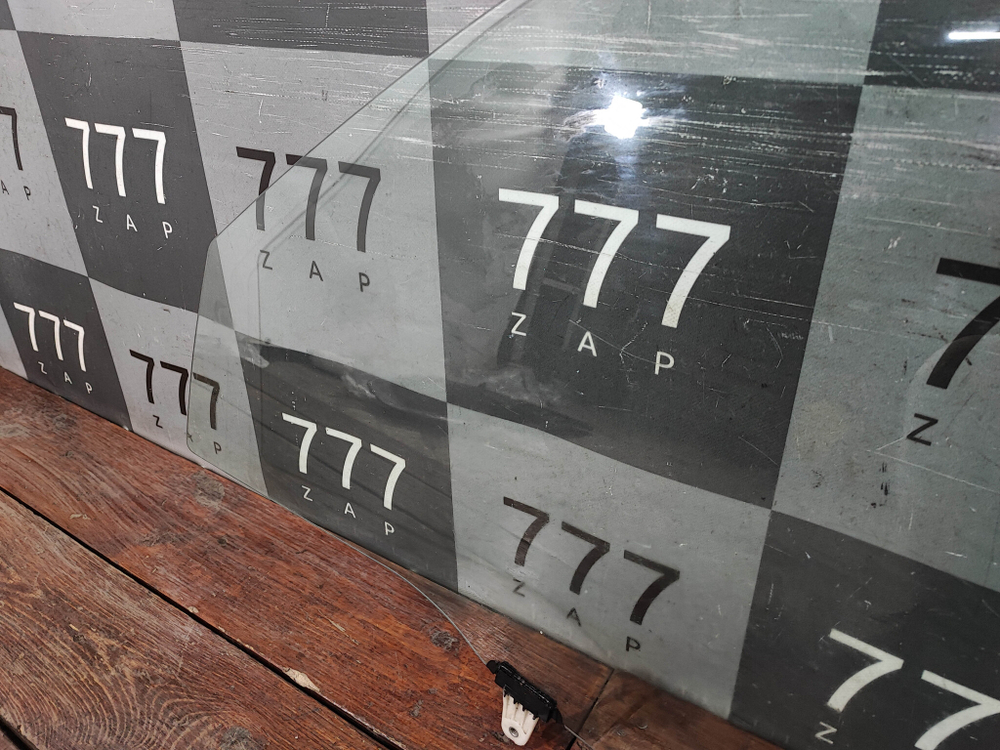 Стекло двери левой Suzuki Grand Vitara 2 (3 дв) Оригинал 8450264J00