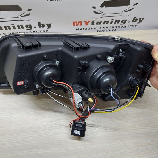 Передние фары VW T5 daylight black