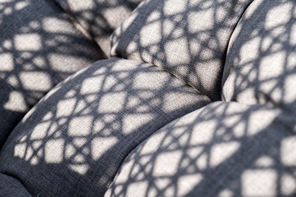 "Виши" подвесное кресло-кокон из искусственного ротанга, цвет коричневый с серо-коричневой подушкой