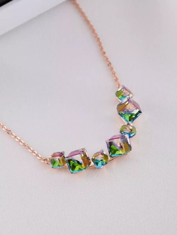 Колье дуга Мираж с зелеными кристаллами Swarovski