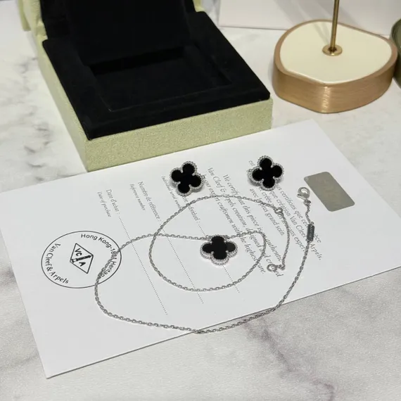 Серьги VAN CLEEF & ARPELS Vintage Alhambra