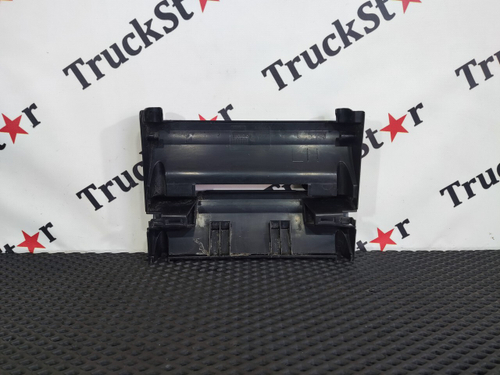 Накладка решетки радиатора левая 2018г.