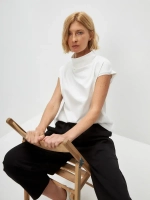 Футболка дизайнерская с цельнокроеным воротником