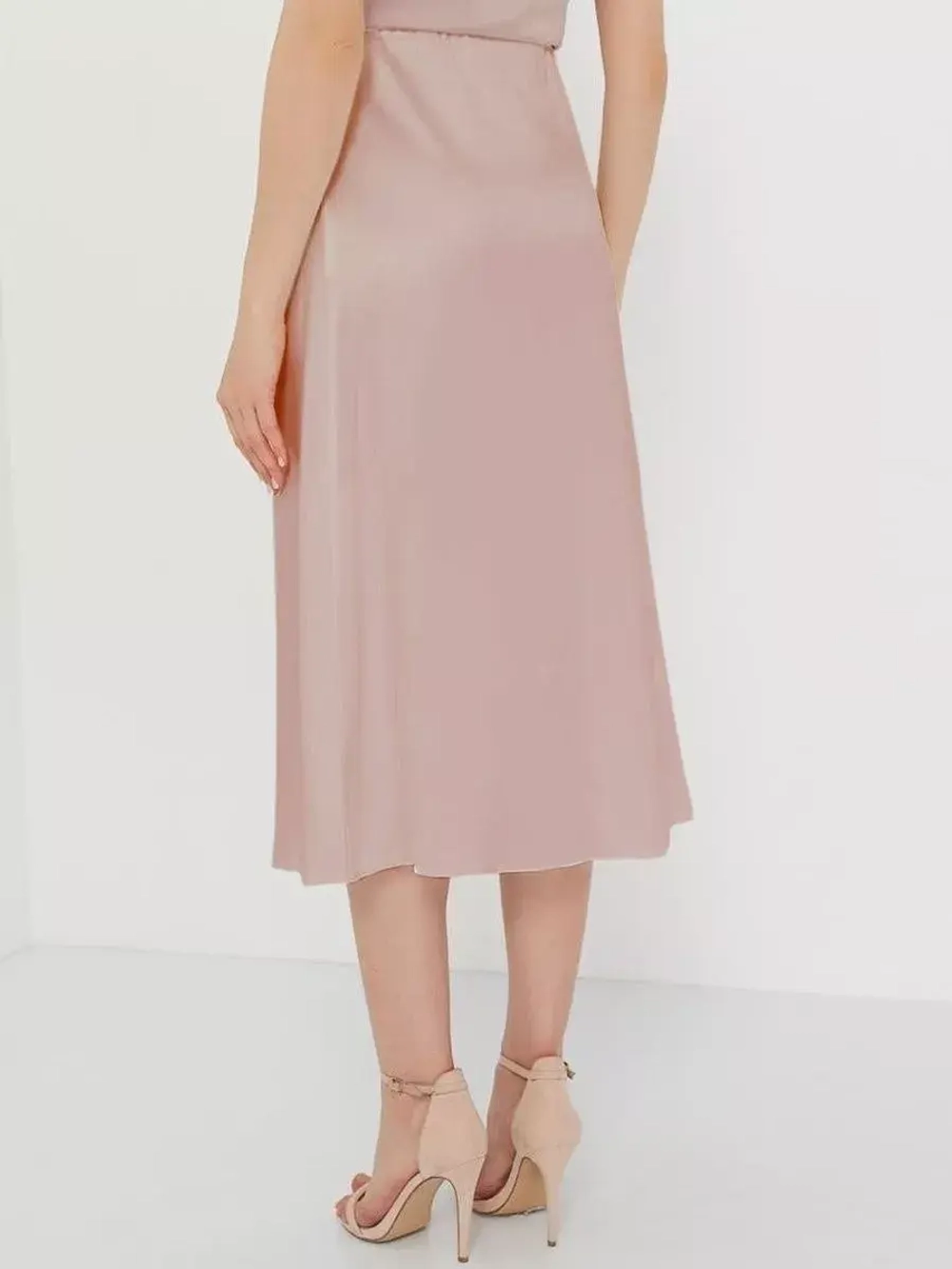 Пудровая юбка весенняя, атласная плотная