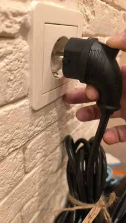 Удлинитель IP 44 влагозащищенный .с Угловой вилкой каучук 2 розетки 3 метра с заземлением 3на1,5 ПВС Гост