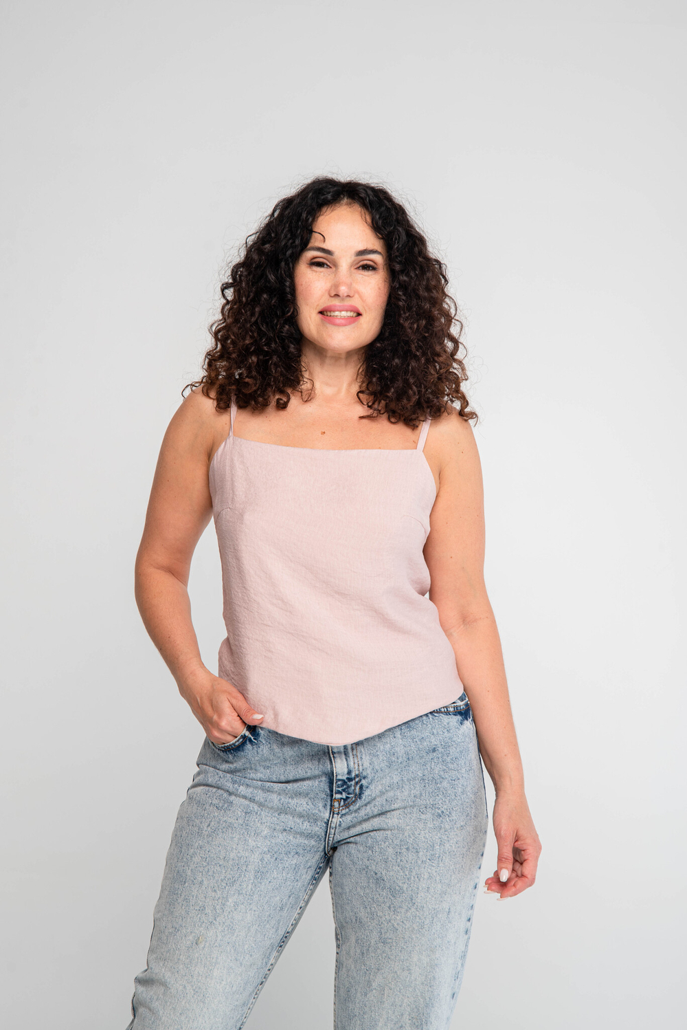 Топ женский летний на тонких бретелях под пиджак вечерний на молнии на лето базовый повседневный на каждый день блузка алый бордовый яркий легкий универсальный удобный