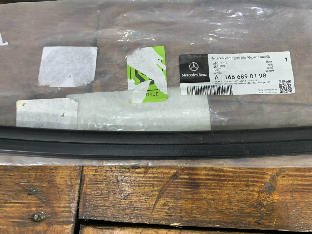 Уплотнитель радиатора нижний GL GLS (X166) Новый Оригинал A1666890198