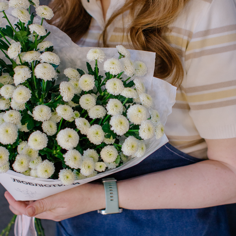 159. Воздушный стойкий моно-букет с хризантемой сантини