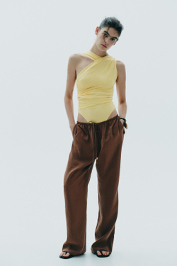 ZARA БОДИ ИЗ ТКАНИ СО СБОРКАМИ АСИММЕТРИЧНОГО КРОЯ, ЖЕЛТЫЙ