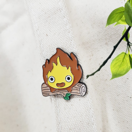 Значок металлический Кальцифер на бревне, р-р 3х2,8см