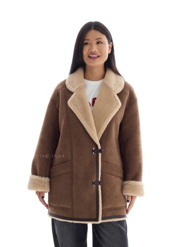 Коричневая дубленка с петлевыми застёжками