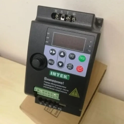 Частотный преобразователь 1,5 кВт 7A INTEK 220В Вход 1 Фаза Выход 3 Фазы