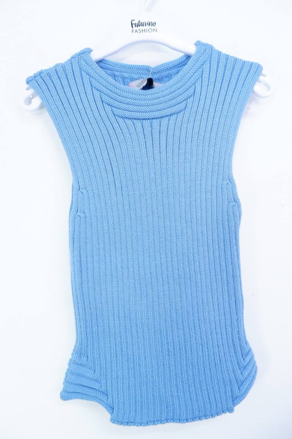 Жилет в голубом оттенке на рост 140-146, новый