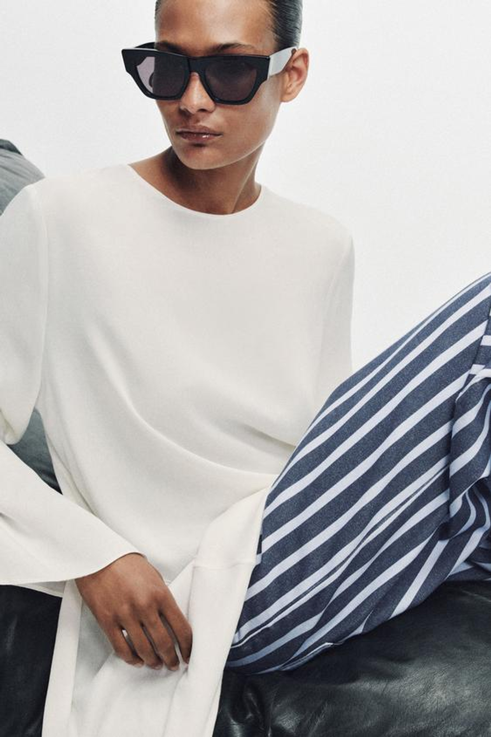 ZARA ДЖИНСЫ ZW COLLECTION LOOSE СО СРЕДНЕЙ ПОСАДКОЙ И ПОЛОСКАМИ, СИНИЙ